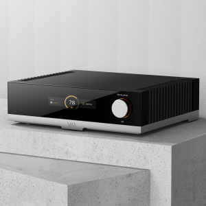 YBA Design YA302 amplificatore integrato con dissipatori laterali per il controllo termico